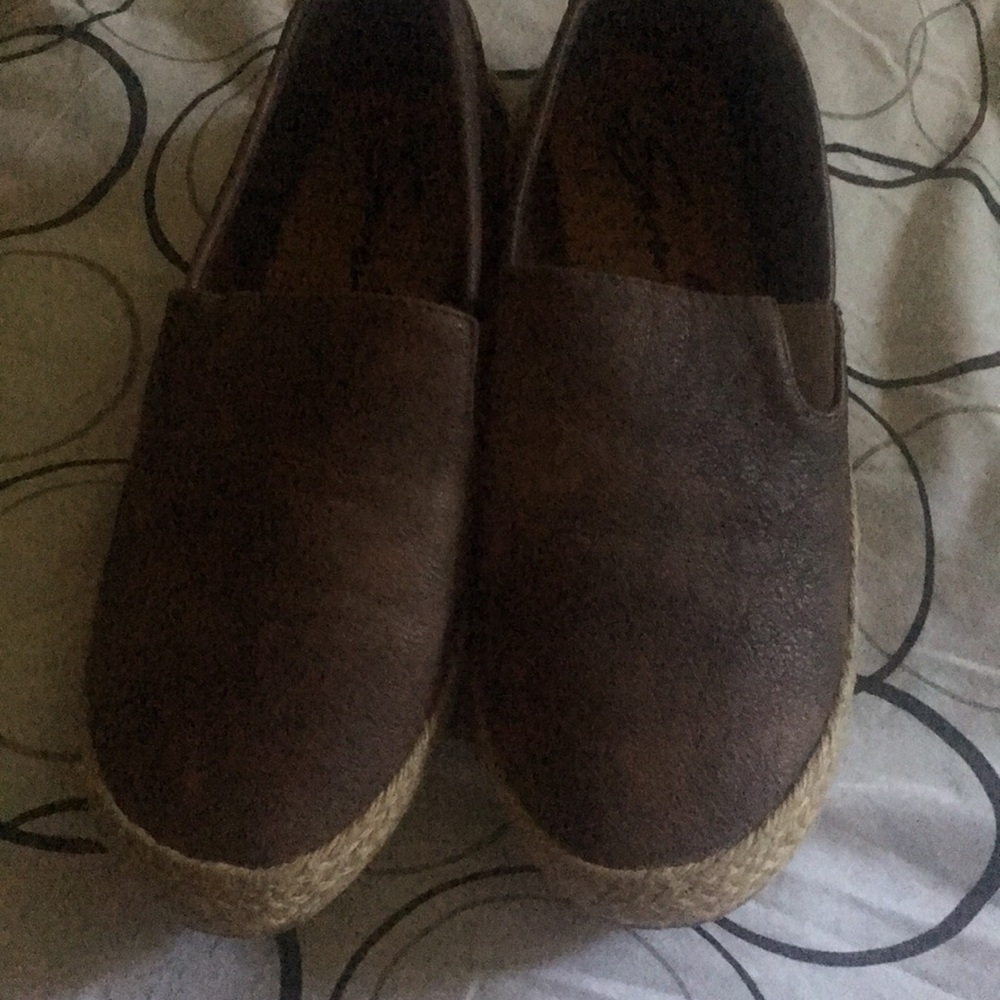Seven shoes